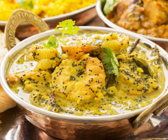Are you prepared for an excellent dish prepared with local spices of Andaman? If your answer is yes, then a creamy coconut milk curry will undoubtedly add zing to your whole eating experience. It is a subtle yet highly flavoured curry with authentic taste